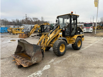 Chargeuse sur pneus CATERPILLAR 906