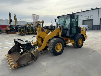 Chargeuse sur pneus CATERPILLAR 906M