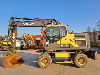 Pelle sur pneus VOLVO EW160E