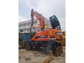 Pelle sur pneus DOOSAN DH210W-7