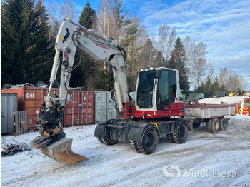 Pelle sur pneus TAKEUCHI