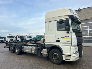 Camion porte-conteneur/ Caisse mobile DAF