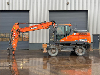 Pelle sur pneus DOOSAN