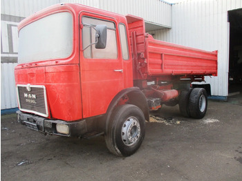 Camion benne MAN