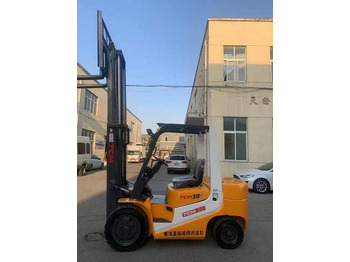 Chariot élévateur diesel Good Working Condition TCM Used FD30 Forklift diesel cheap used forklift 3 ton forklift for sale: photos 3