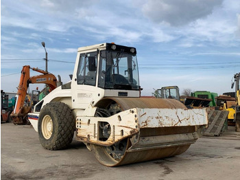 Compacteur à pieds de mouton/ Monocylindre BOMAG BW213DH-4