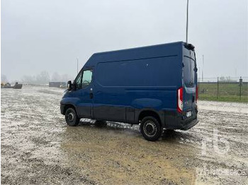 Camion fourgon IVECO DAILY 35-120: photos 2