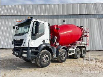 Camion malaxeur IVECO Trakker