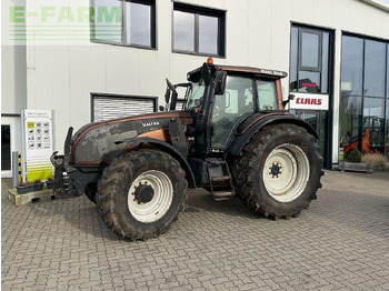 Tracteur agricole VALTRA T151