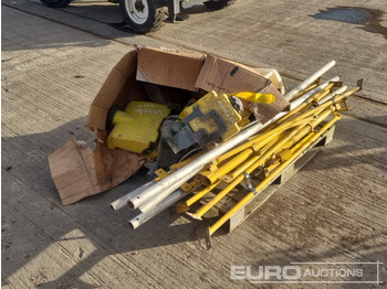 Matériel de chantier Pallet of Lighting Tri Pods, Road SawWater Bottles: photos 5