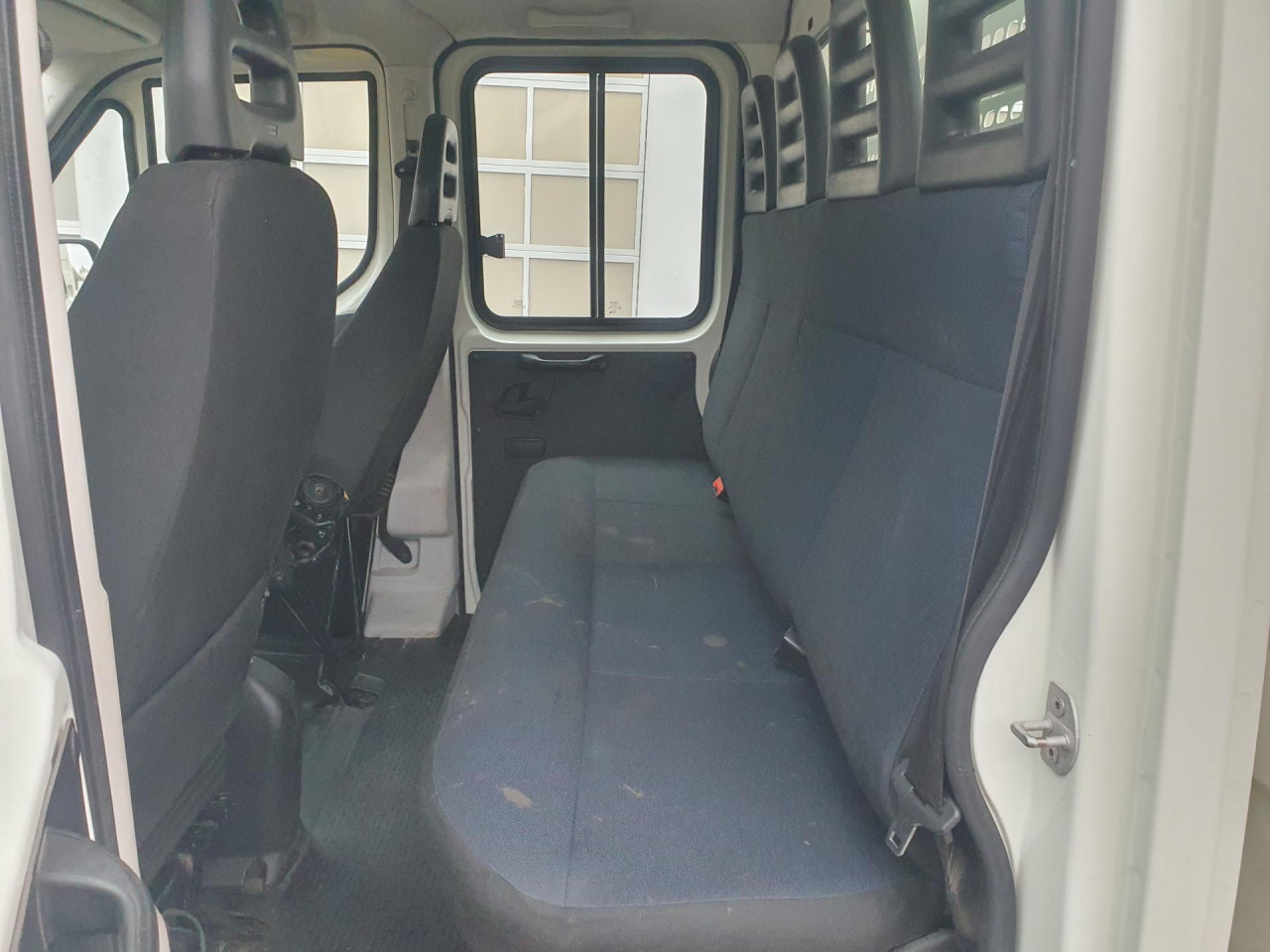 Utilitaire benne, Utilitaire double cabine IVECO Daily 35C12: photos 9