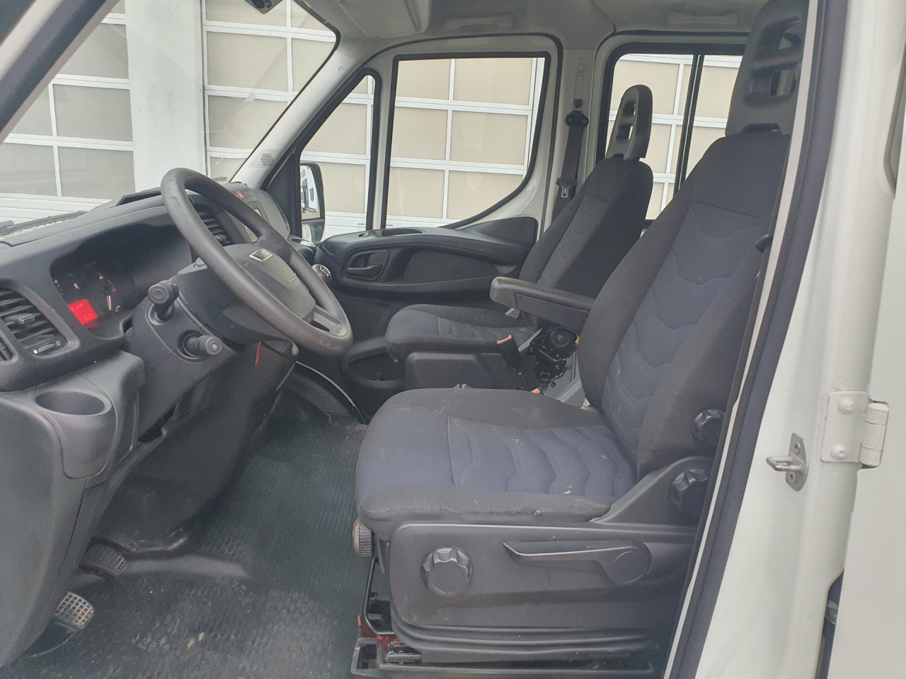 Utilitaire benne, Utilitaire double cabine IVECO Daily 35C12: photos 8