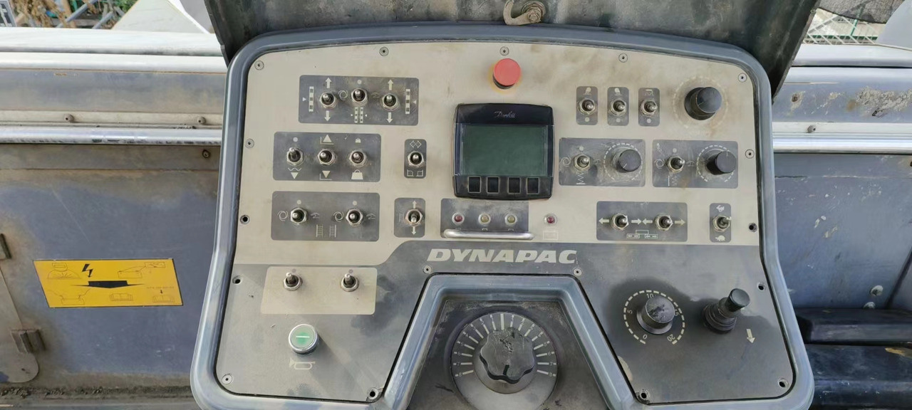 Finisseur DYNAPAC F3030 Used Asphalt Paver For Sale: photos 8