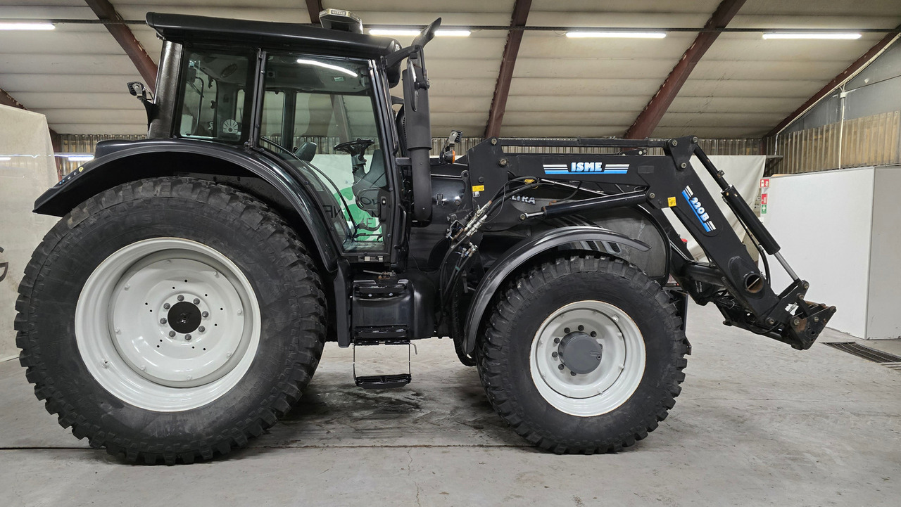 Tracteur agricole Valtra T182: photos 6