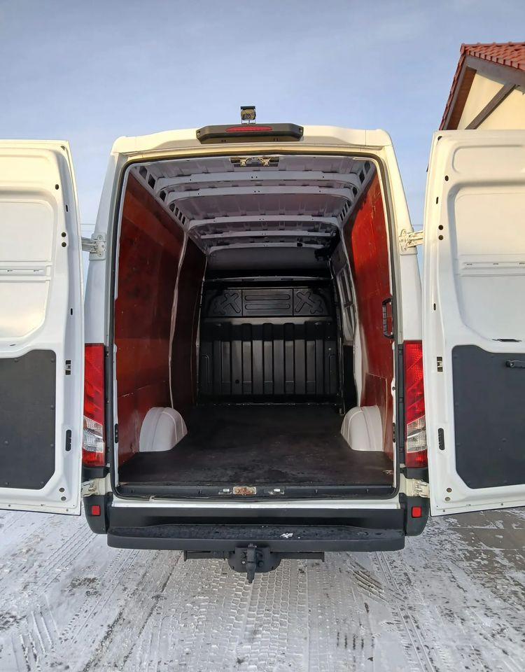 Fourgon utilitaire Iveco Daily 35S13: photos 12