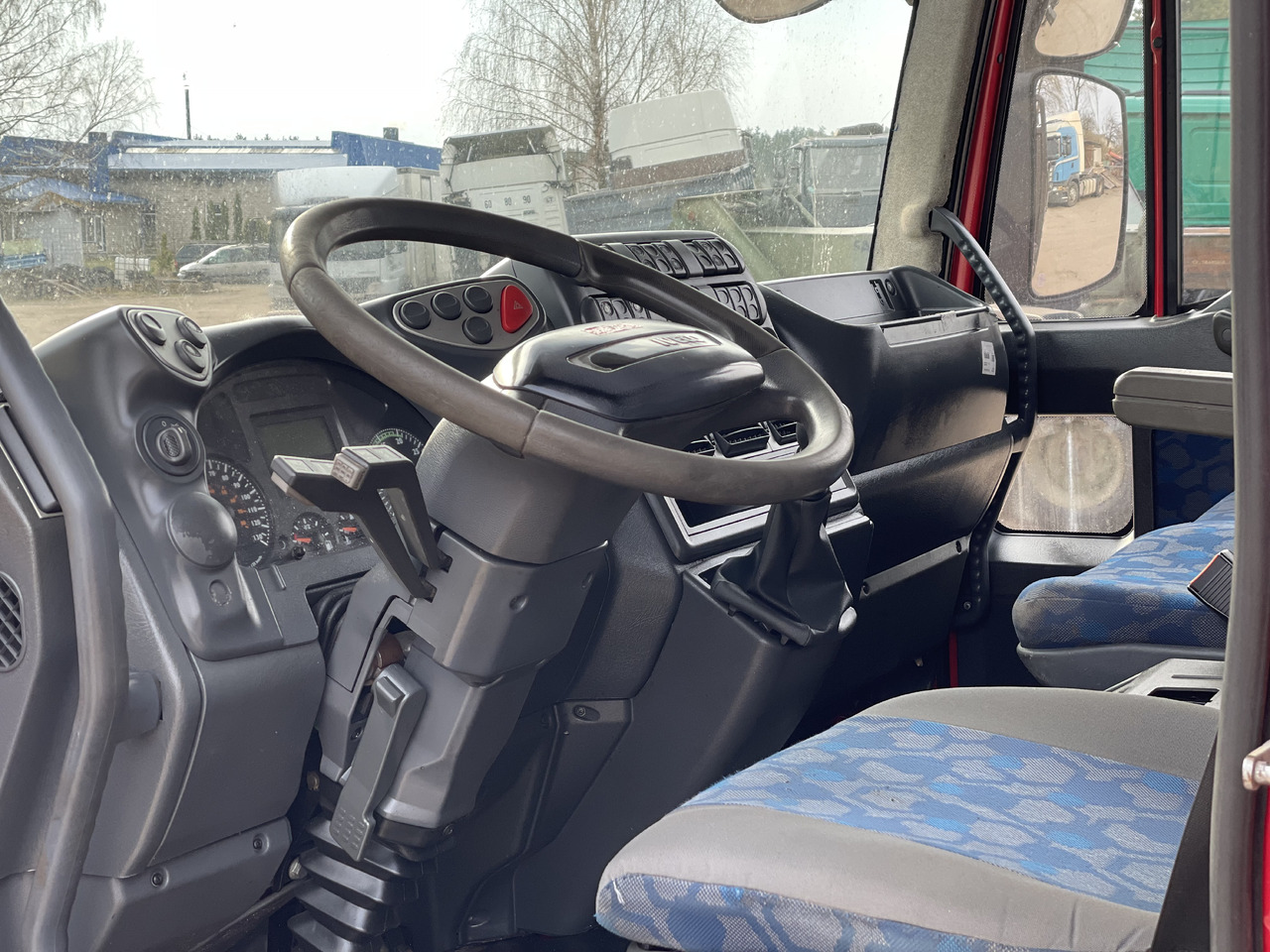 Camion grue IVECO EUROCARGO: photos 10