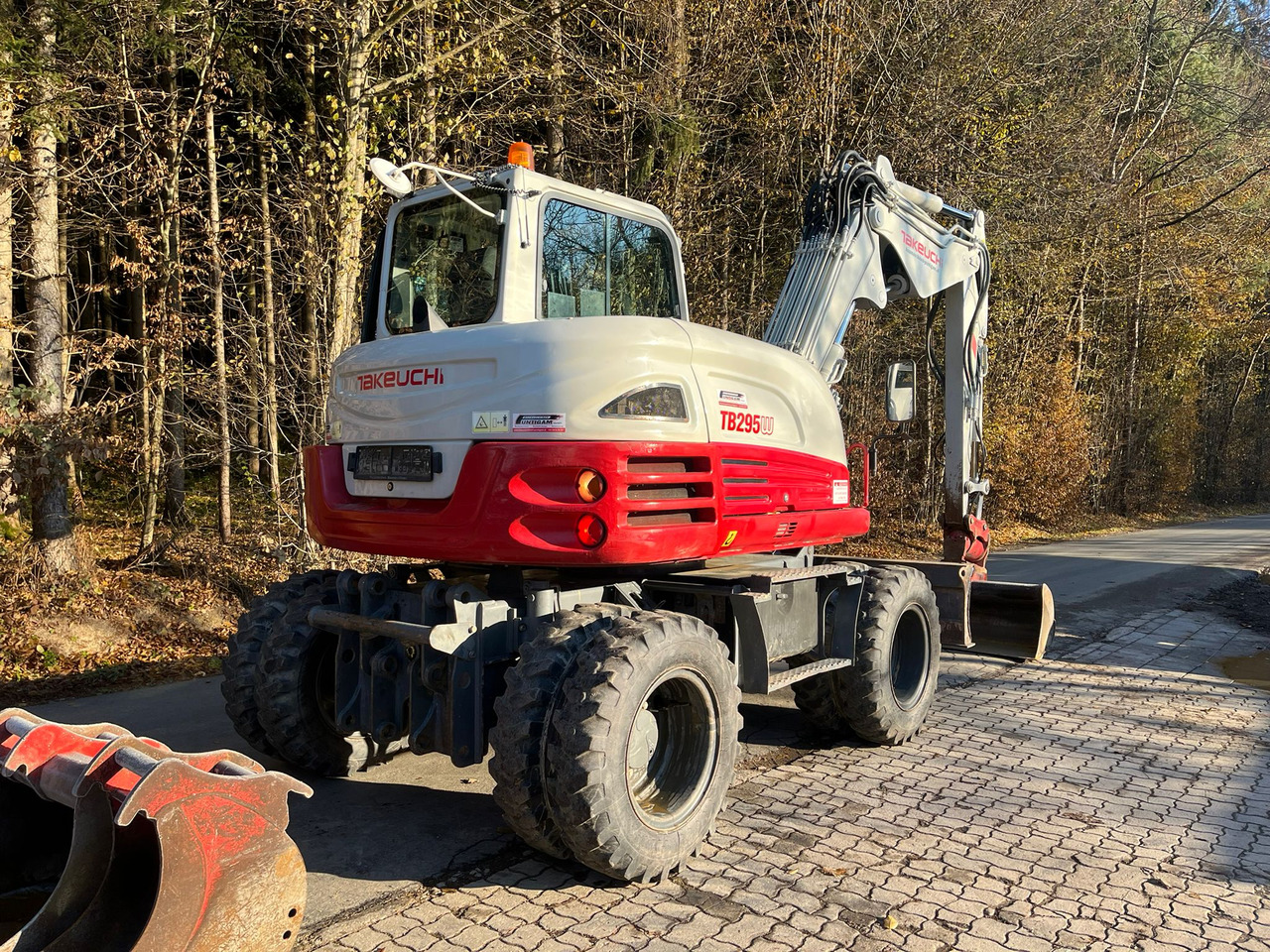 Pelle sur pneus TAKEUCHI TB 295W: photos 6