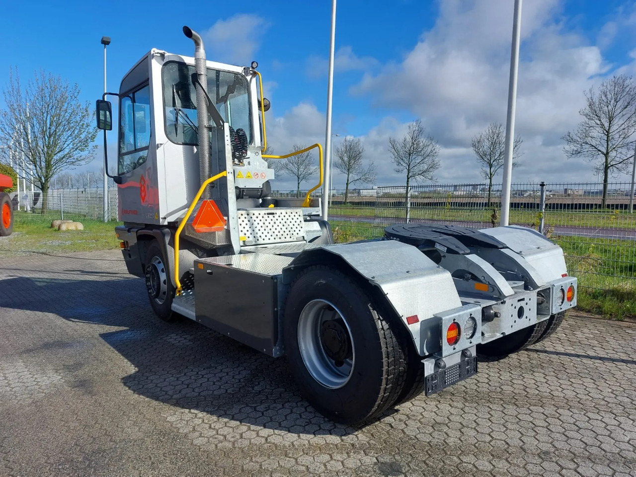 Tracteur portuaire TERBERG - YT223: photos 6