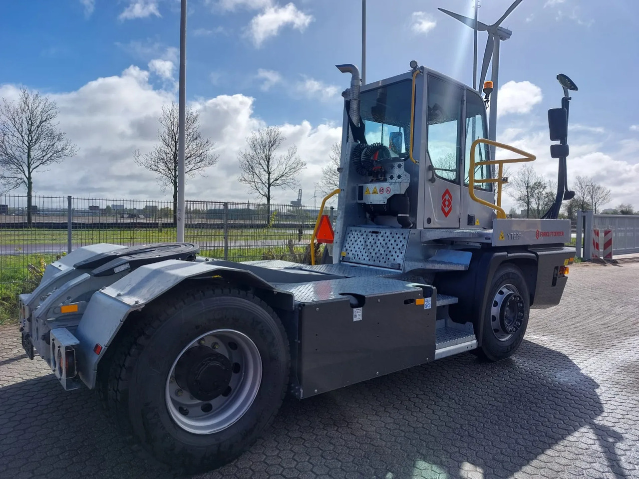 Tracteur portuaire TERBERG - YT223: photos 7