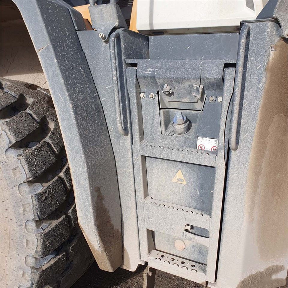 Chargeuse sur pneus Liebherr L586 XPower: photos 32